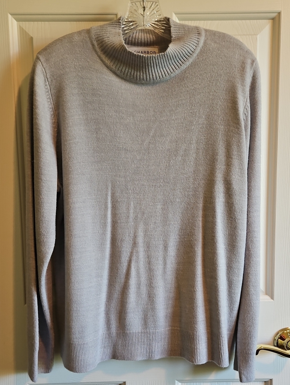 Sag Harbor Women's Light Gray Sweater